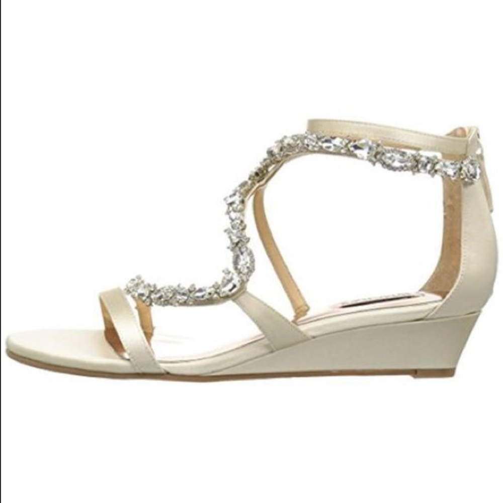 Badgley Mischka Sierra Wedge size 7
